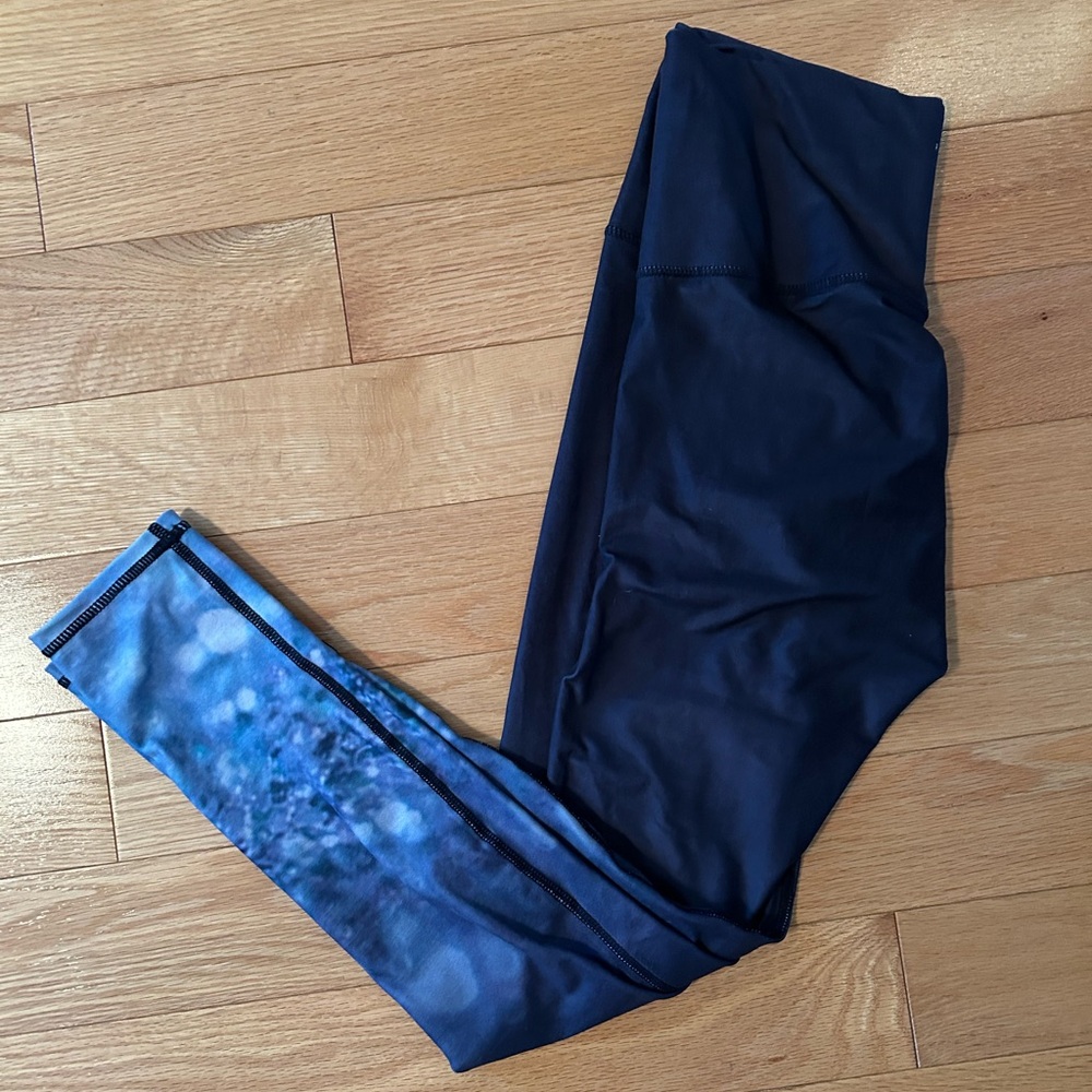 Blue Two-Tone Leggings with Glossy Finish
